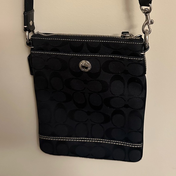 Coach Crossbody - Brand New - Black purse -NWOT comes with dustbag - Picture 2 of 10